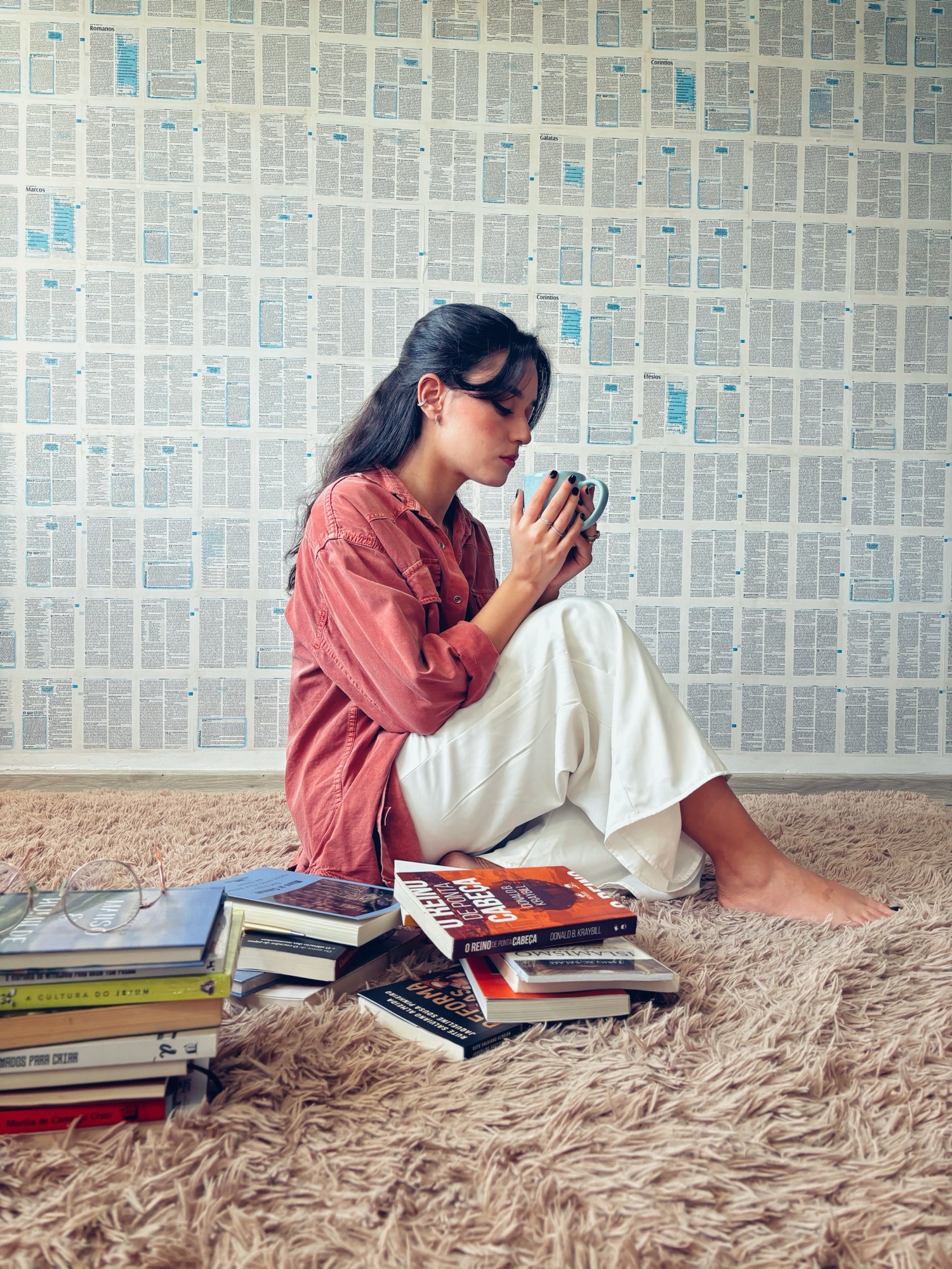 mulher tomando café